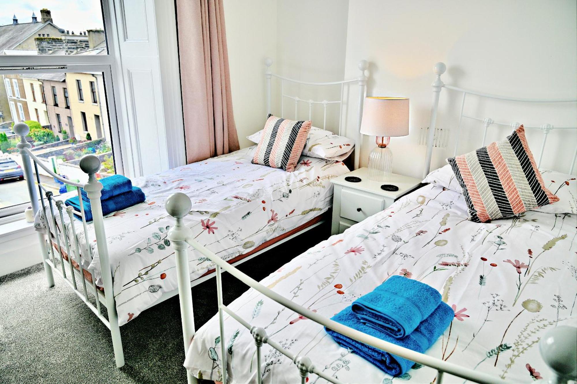 Porthmadog, Sleeps 11, 5 Bedrooms, 5 Bathrooms, Mountain Views Exterior foto